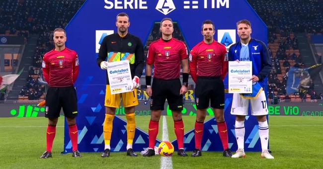 111年耻辱！曼联足总杯一轮游，18岁新星染红，未来只剩一地鸡毛？